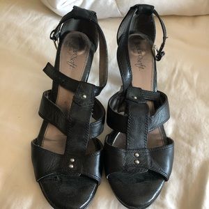 Comfortable straps black heels